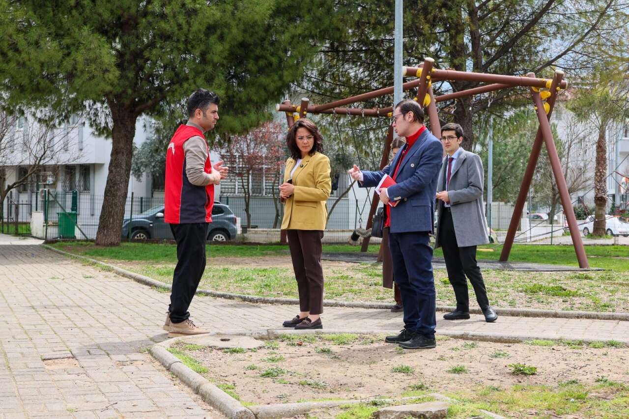 Vatandaşlar Şikayet Etti: Menteşe'de Çocuk Parkları Baştan Aşağı Yeniliyor 6